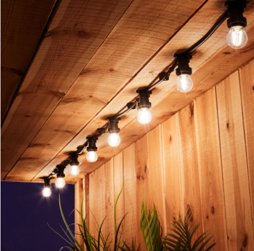 Stringa elettrificata per esterno IP44 lampade E12 incluse cavo 7.62 metri in PVC con spina schuko e connettore modulabile luce calda 3000°k PICNIC Stringa elettrificata per esterno IP44 lampade E12 incluse cavo 7.62 metri in PVC con spina schuko e connettore modulabile luce calda 3000°k PICNIC